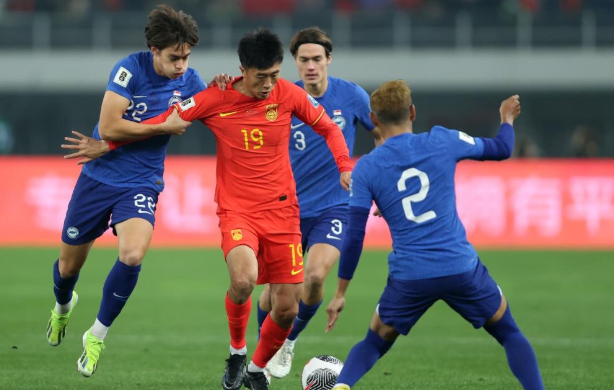 Nhật định phạt góc Singapore vs Trung Quốc, 18h30 ngày 5/6 - Ảnh 1