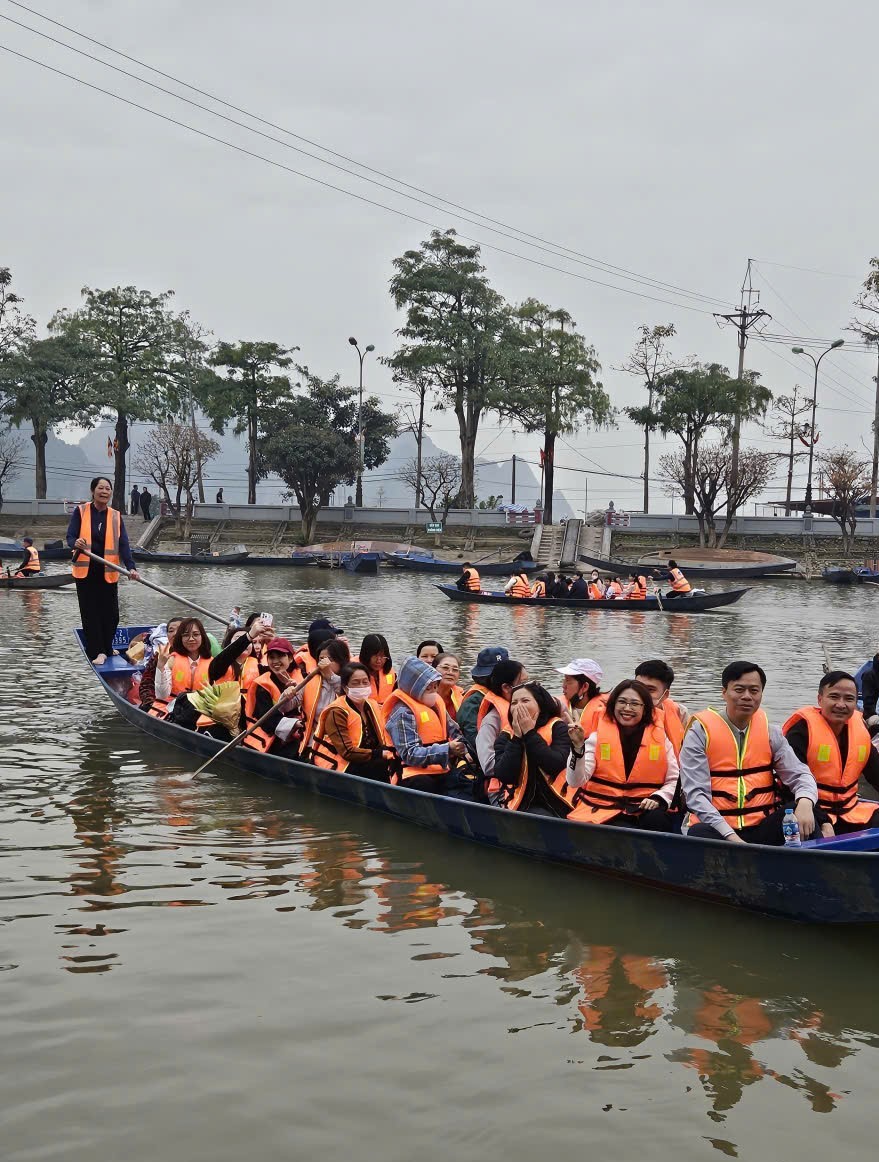 Lễ hội Chùa Hương 2026: Không còn cảnh chen lấn, xô đẩy, chèo kéo du khách 3