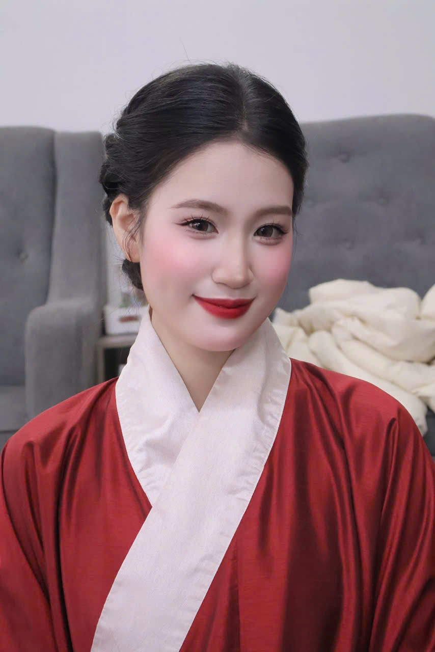 Nữ sinh NEU 19 tuổi gây sốt Miss World Vietnam 2025: IELTS 7.0, profile “khủng” 5