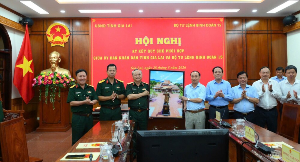 Gia Lai: Ký kết quy chế phối hợp giữa UBND tỉnh và Binh đoàn 15 10